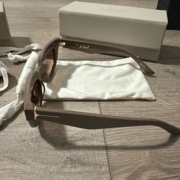 Dezi On Read Sunglasses Bundle - Picture 3 of 6